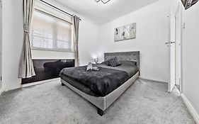 Bromley Serviced Apartments - Beckenham Place Park - London - 2 Bed House - Free Parking - 2 Beds 1 Sofabed